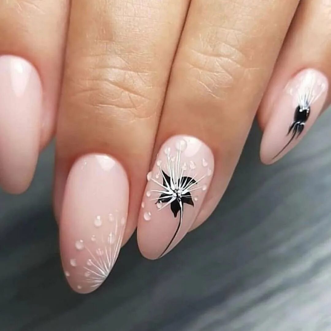 Рисунок на миндальных ногтях. Дизайн ногтей. Красивый дизайн ногтей. Дизайнер ногтей. Ногти с бабочками.