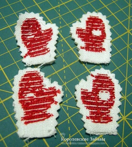 необычная варежка поделка. узор ромашка для варежек. вязаные елочные украшения. креативная варежка поделка. вышить варежки.