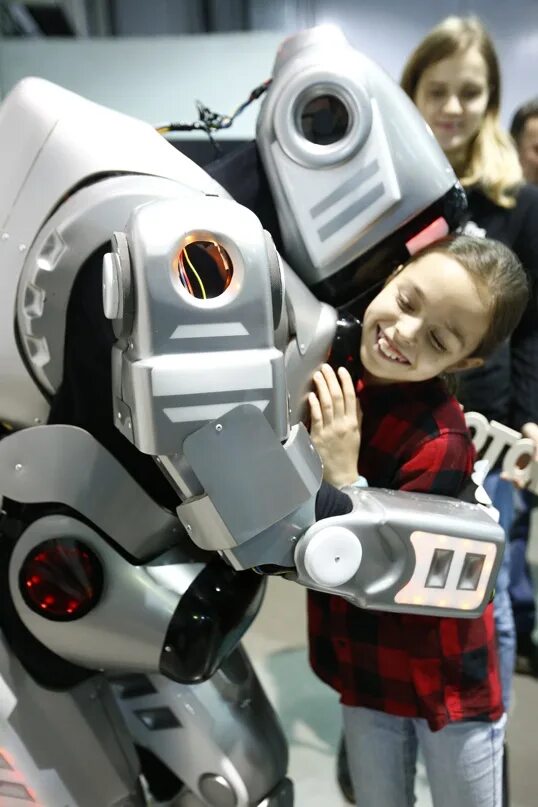 Включи новый робот. Роботы для детей. Фестиваль роботов. Выставка роботов. Город роботов.
