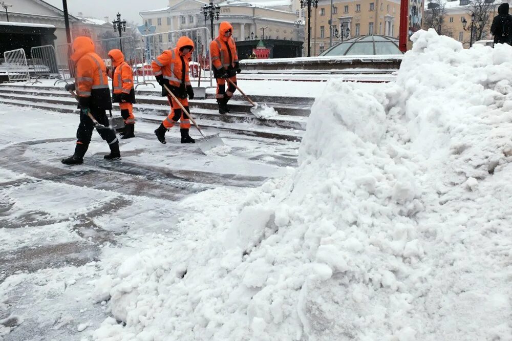 Город сугробов. Сильный снегопад в Москве.