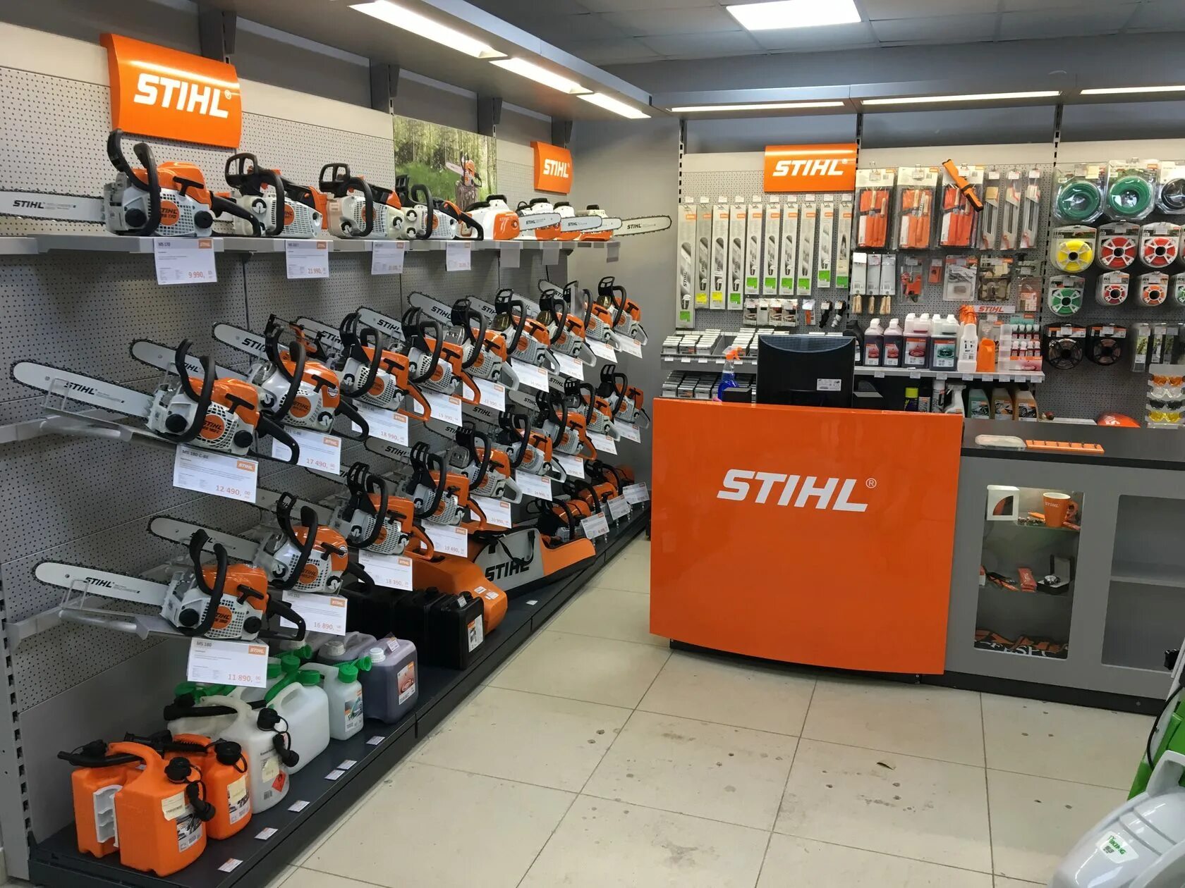 Шоп система Stihl. Шоп система Stihl по планограмме 3м. Витрина штиль. Магазин штиль.