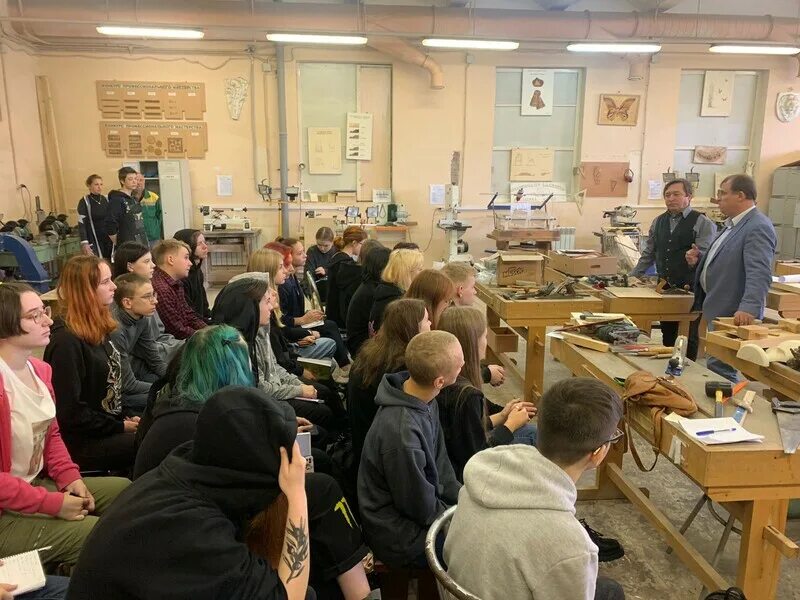 Техникумы кирова после 9 класса. Автотранспортный техникум. Техникумы кирова после 9 класса. Мед колледж киров после 9 класса. Колледж киров учреждение.