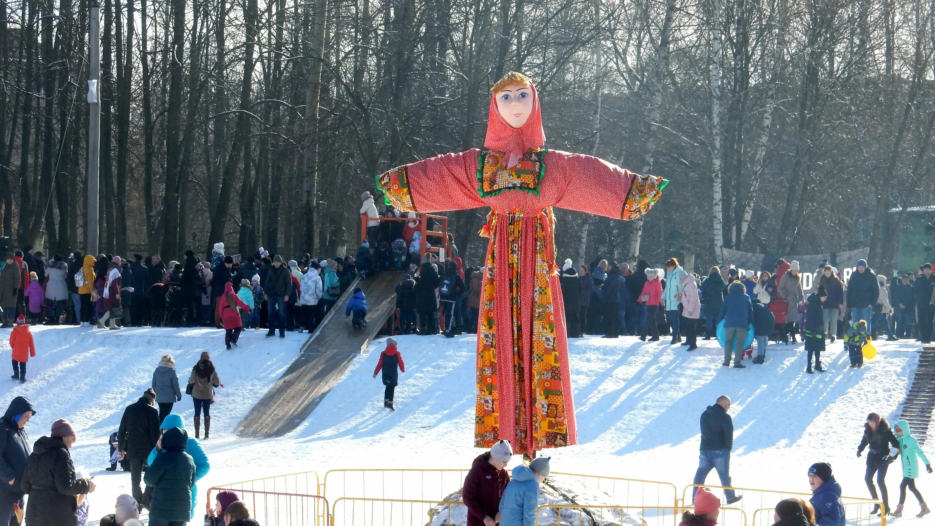 Когда масленица в 2020. Масленица Автозаводский парк в Нижнем Новгороде. Парк Степанова Иваново Масленица. Парк культуры Нижний Новгород Автозаводский Масленица. Масленица в Автозаводском парке Нижний Новгород.