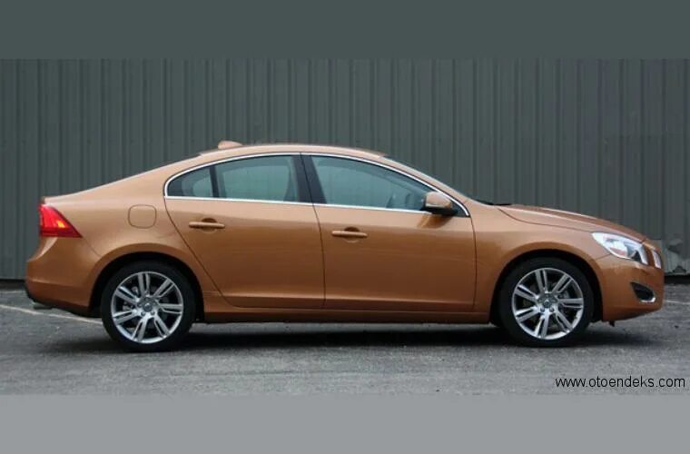 Вольво с60 2011. Вольво s60 2011 красная. Volvo s60 бежевая.