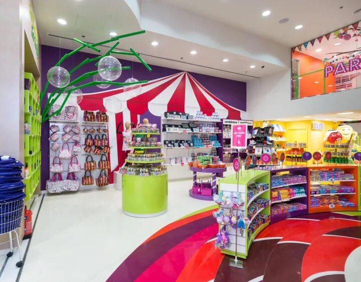 Красивый магазин сладостей. Магазин конфет dylan's candy bar. Идеи интерьера для магазина сладостей. Дизайн магазина сладостей. Витрина магазина игрушек.