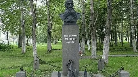 Памятник востоков