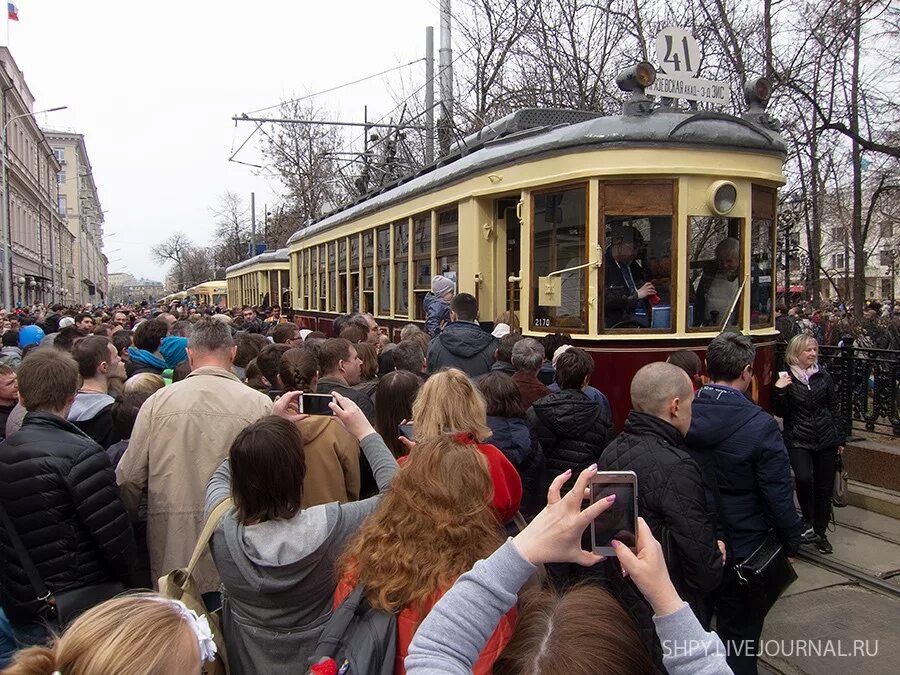 Маршрут парада трамваев в москве. Парад трамваев Rouma-hums Land of the autumn win. Хор метро открыл парад трамваев.