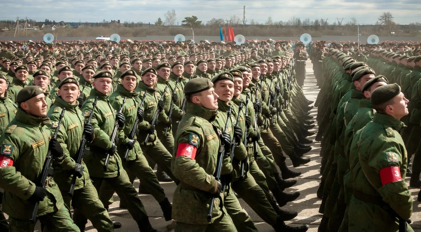 Армия Сухопутные войска. Военнослужащий сухопутных войск. Вооруженные силы России. Строй солдат.