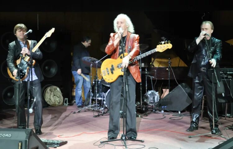 семья славы индрокова. концерт в концертном зале. виа поющие сердца состав. харакидзян виа поющие сердца. виа поющие сердца.