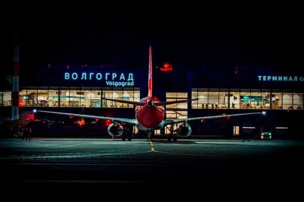 Работают ли аэропорты ночью. Ночной аэропорт Волгоград. Ночной аэропорт Гумрак. Аэропорт Волгоград ночью. Аэропорт Волгоград 1998.