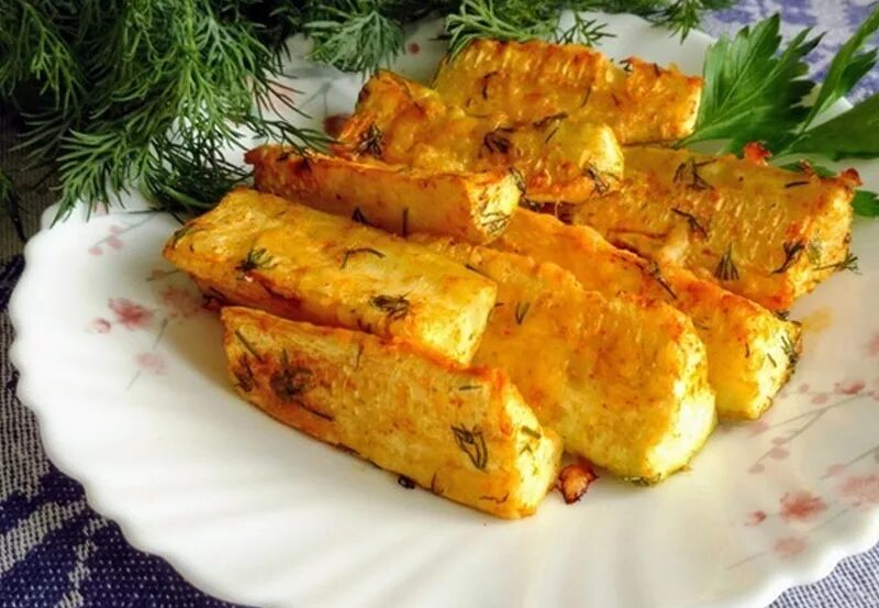 Кабачки запеченные в духовке с сыром. Цукини запеченные с сыром. Кабачки сыр мука. Кабачки печеные в духовке. Кабачковая запеканка с творогом.