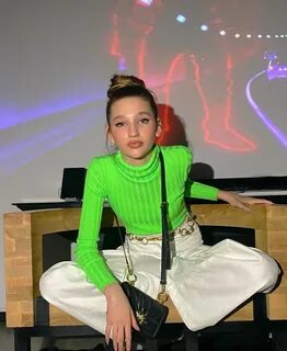 Лиза Анохина Фото (123 фото) .