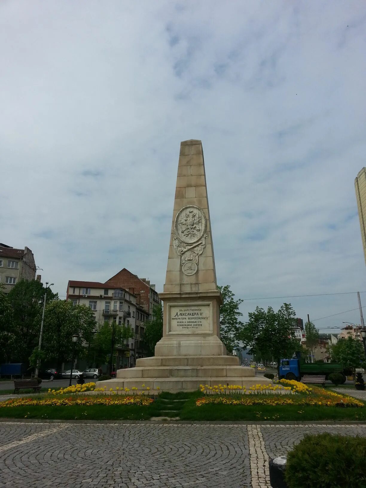 Болгария софия памятник советским воинам. Город софия памятник. Памятник советской армии в софии. Памятник советской армии в софии. Монумент в софии.