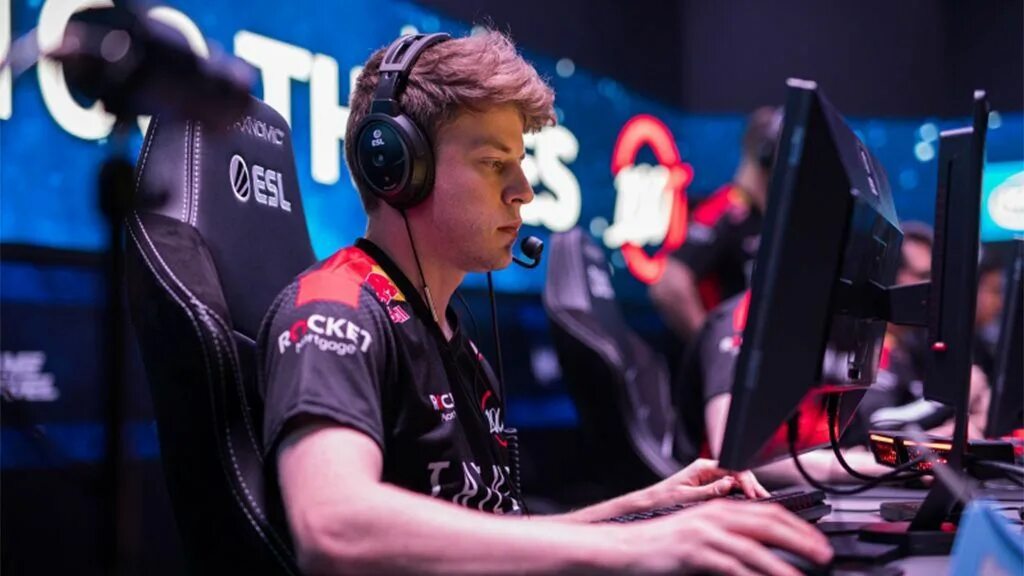 Faze clan complexity. Джастин «JKS» Севейдж. JKS CS go g2. Игроки комплексити КС го. КИБЕРСПОРТСМЕН.