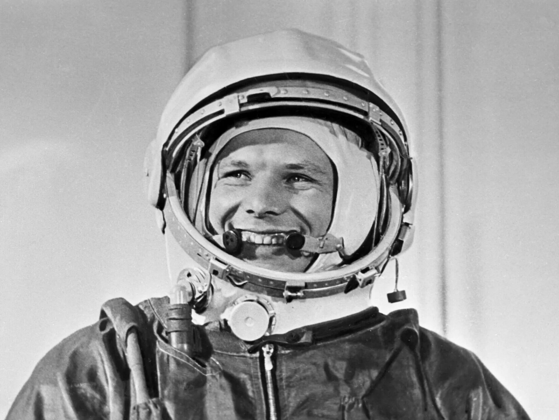 Полет первого космонавта планеты. Шлем Гагарина.