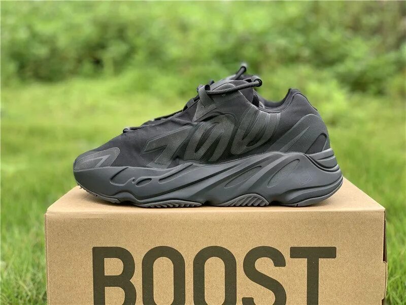 Adidas Yeezy Boost 700 Black. Адидас ИЗИ буст 700 MNVN. Кроссовки Yeezy Boost 700 MNVN. Adidas Yeezy Boost 700 черные. Кроссовки изи 700