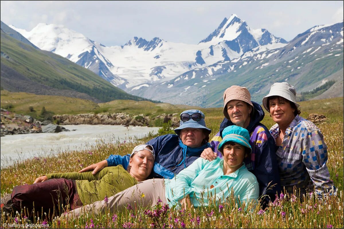 Алтайцы внешность теленгиты. Шорцы это алтайцы. Почитание огня алтайцы на алтае. Коренные народы алтая шорцы. Шорцы, телеуты, кумандинцы.