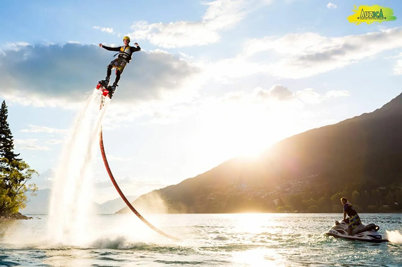 Fly holidays. Флайборд. Экстрим на воде. Полет над водой на флайборде. Водный флайборд.