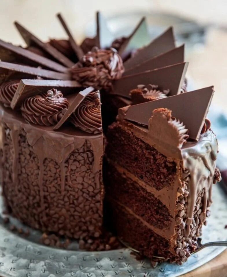 Глазурь для торта из плитки. Украшение торта. Шоколадный торт. Украшение шоколадного торта. Красивый шоколадный торт.