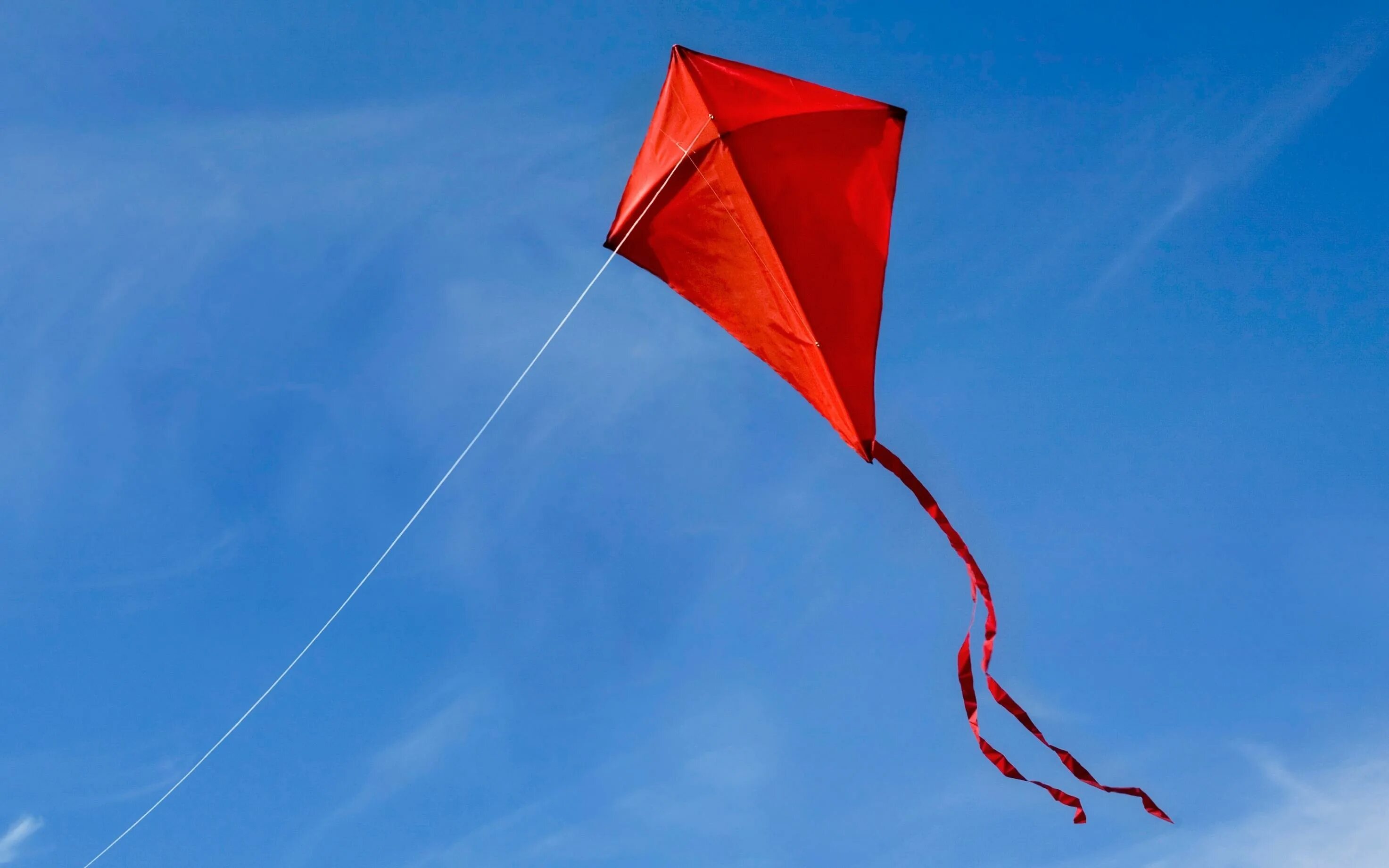 Flying a kite перевод на русский. Воздушный змей классический. Воздушный змей в небе. Воздушный змей круглый. Армейский воздушный змей.