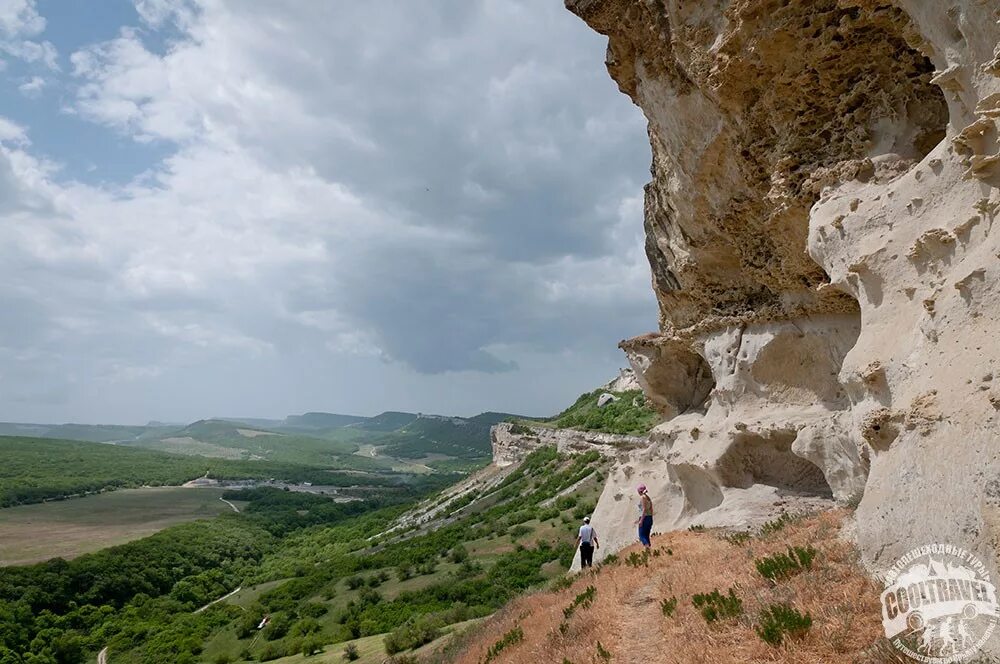 Бахчисарайские земли. Бакла гора Крым. Бакла пещерный город в Крыму. Бакла Бахчисарайский район. Пещерные города Бахчисарайского района.