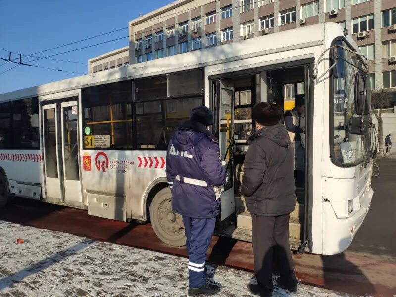 Сайт транспорт красноярск. Красноярский автобус. Общественный транспорт Красноярск. Автобус Красноярск. Красноярские водители автобусов.