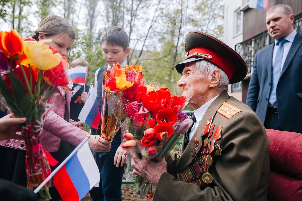 2015 год ветеранов. Липепцу ветераны парад. Празднование 9 мая. Ветераны на параде Победы. День Победы в Великой Отечественной войне.