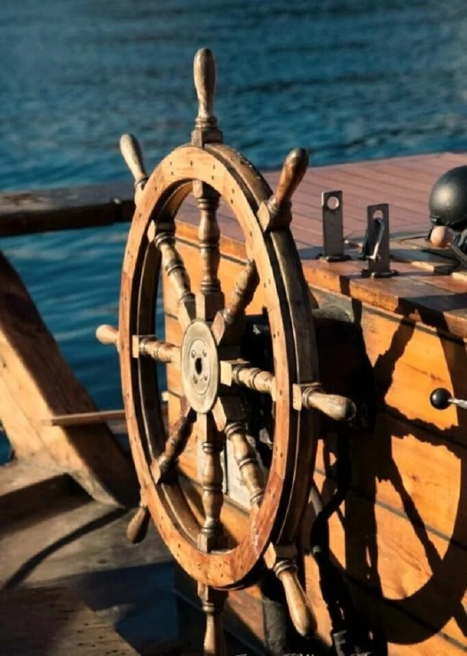 Ships wheel. Штурвал. Штурвал старинный. Штурвал парусного корабля. Штурвал парусника.