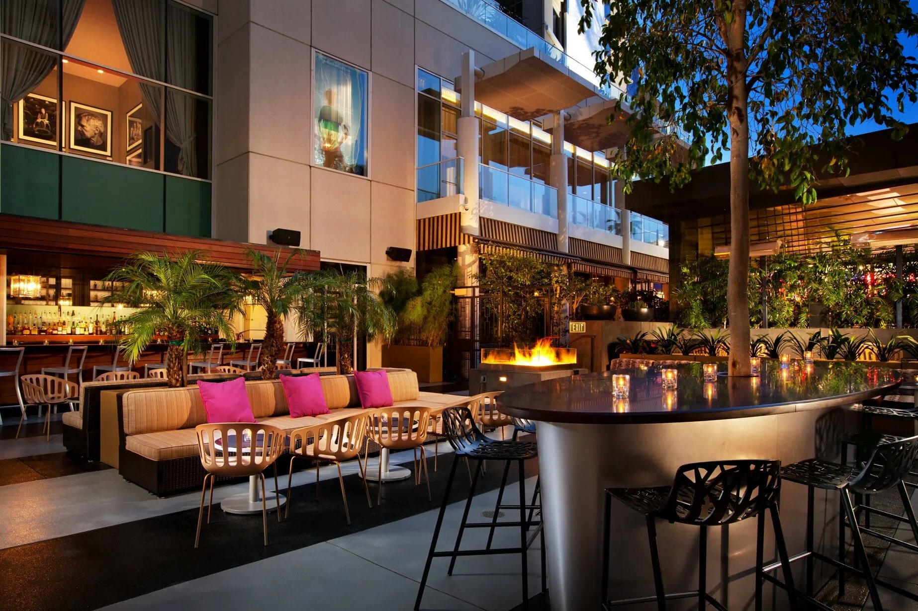 Лос анджелес кафе. Restaurant in los angeles. Ресторан джан лос анджелес. Фасад ресторана. Лос анджелес рестораны.