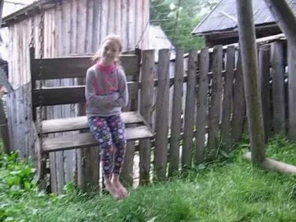 Деревенская писает