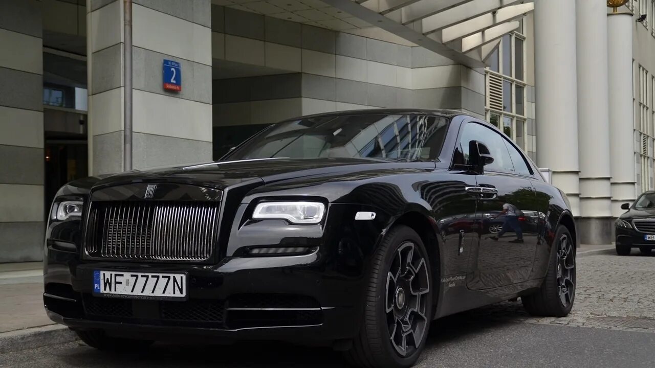 Песня черный ролс ролс. Роллс Ройс Wraith Black badge. Rolls Royce Wraith черный. Rolls Royce Wraith Black badge. Rolls Royce Phantom 2020 Black badge.