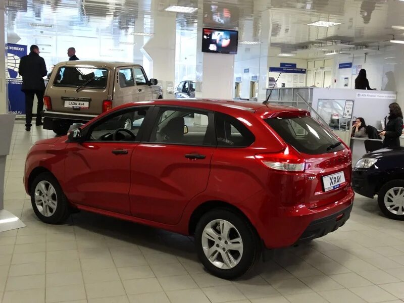 аксель моторс север. ближние прудищи вл. автосалон 27 км мкад. 1 автосалон. автосалон бмв.