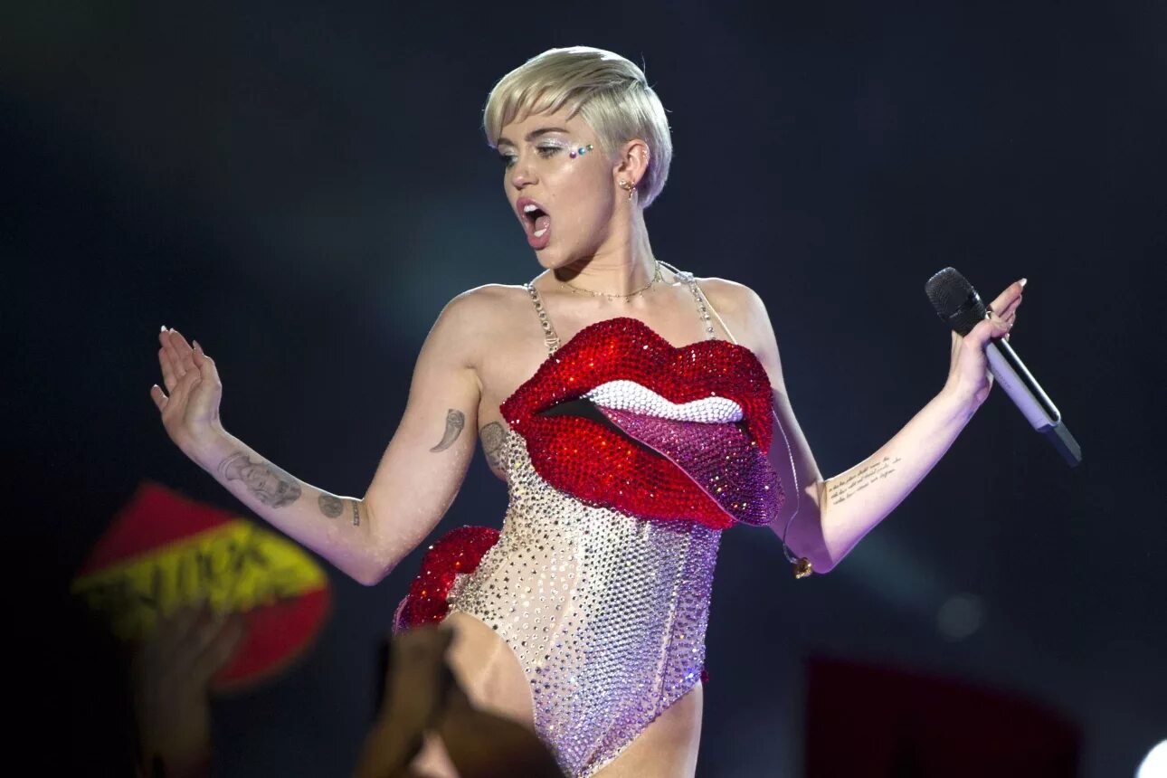 Майли сайрус грэмми 2014. Майли сайрус грэмми 2024 выступление. Майли сайрус грэмми 2021. Майли сайрус грэмми 2024 выступление. Майли сайрус 2021.