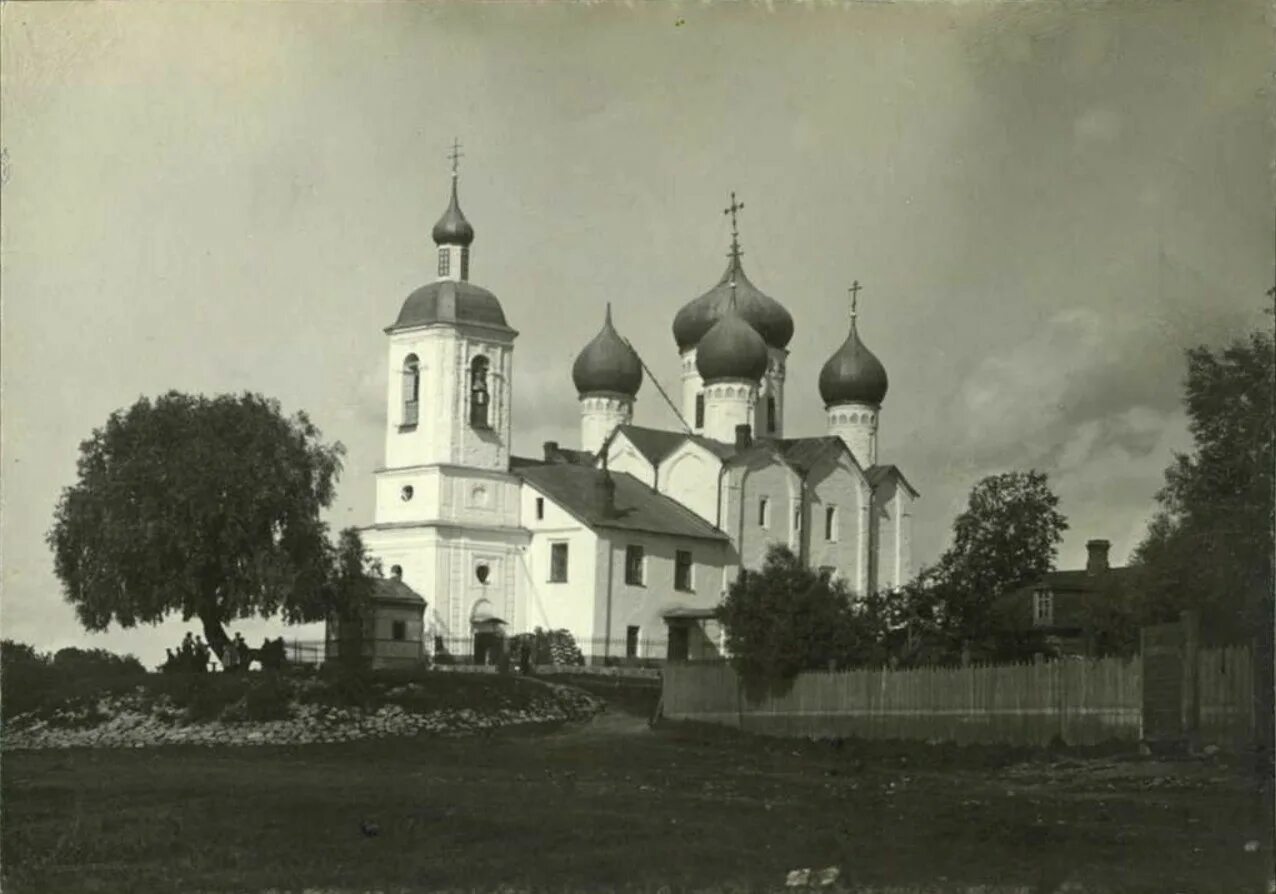 Великий новгород до революции. Новгородская республика основание. Васнецов "новгородское вече" (1889). Флаг новгородской республики 1136. Новгородская революция.