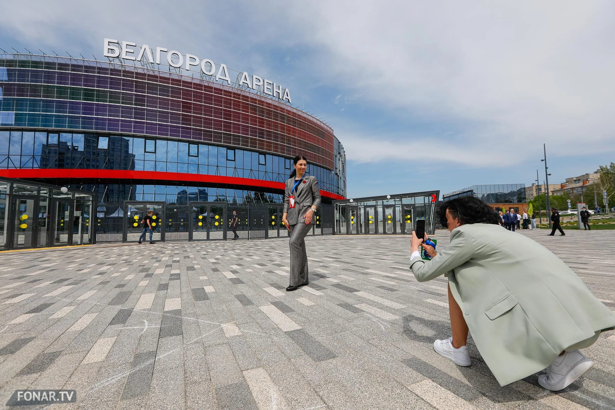 Метр белгород. Белгород арена площадь. белгород арена ночью. белгород арена благоустройство. белгород арена до.