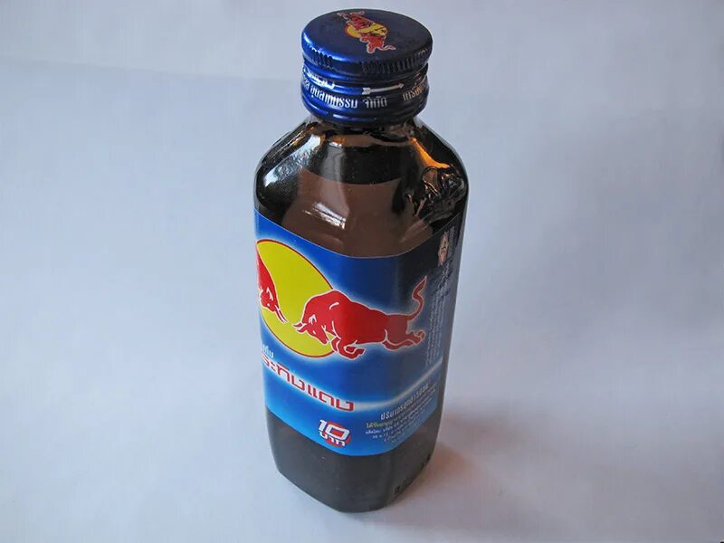 Ред булл энергетик в бутылке. Напиток red bull бутылочный. 33. Ред булл 0. Red bull в бутылке.