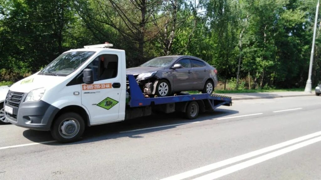 Эвакуатор свао москва автодруг. Эвакуатор микроавтобусов. Рено мастер эвакуатор. Эвакуатор от страховой. Серая полоса эвакуатор.