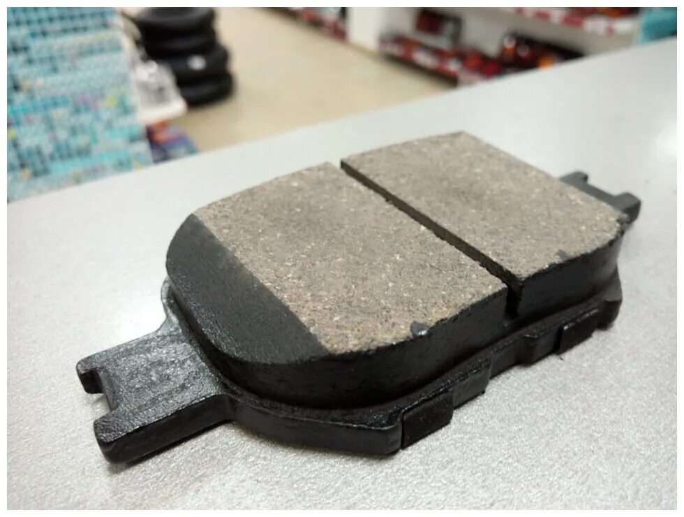 задние тормозные колодки тойота королла 120 кузов. колодки тормозные дисковые toyota 04465yzzdr. тормозные колодки ubs b1103069. колодки тормозные ubs b1104041. задние тормозные колодки тойота королла 120.