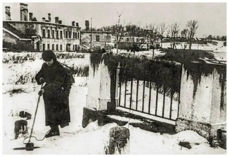 Новгород 1944 год. 20 Января день освобождения Великого Новгорода. Освобождение Новгорода 1944. Освобождение Новгорода от немецко-фашистских. День освобождения Новгорода от немецко фашистских захватчиков.