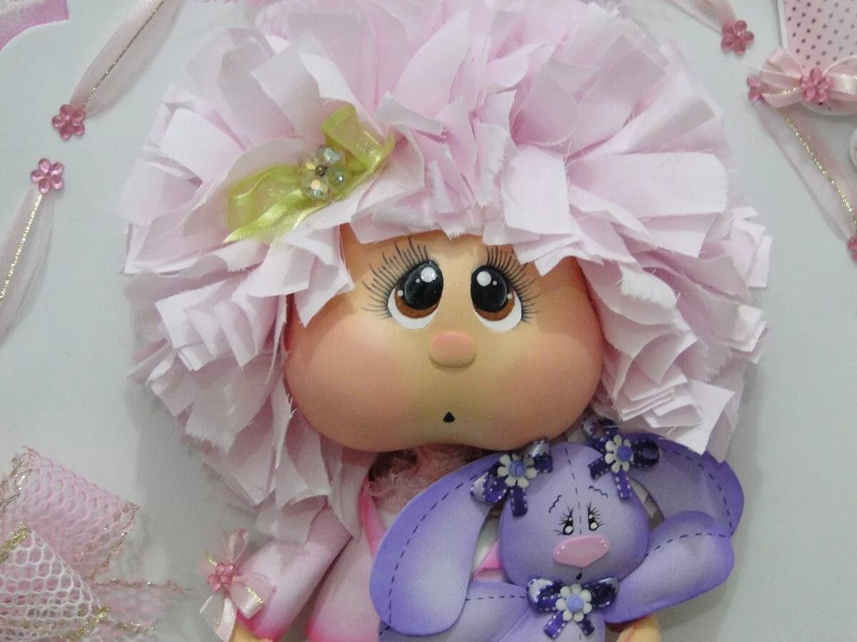 Идеи игрушек из фоамирана. Куклы из фома. Поделки из фоамирана своими руками. Куклы из фоамирана. Игрушкиизиз фоамирана.