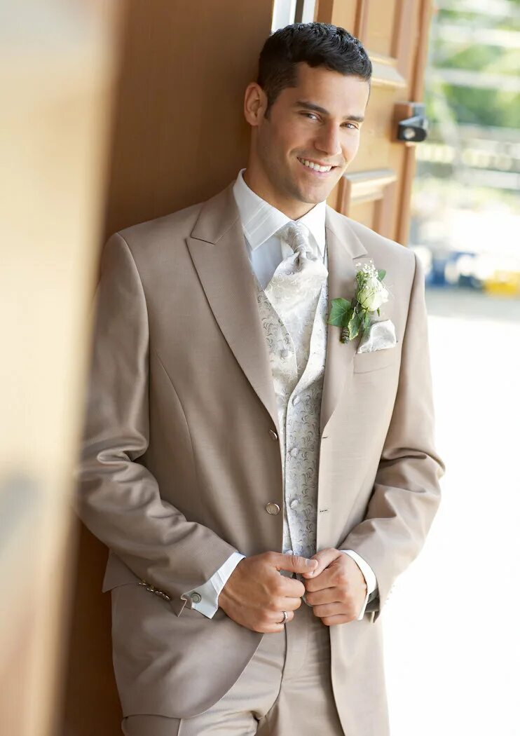 Костюм жениха. Свадебный костюм мужской. Мужской свадебный образ. Свадебные костюмы для мужчин.