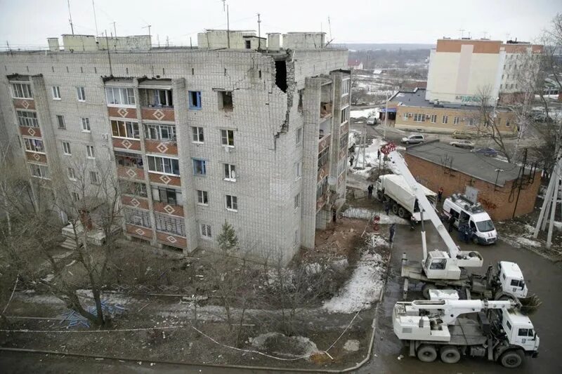 Разрушенные хрущевки. Разрушенный панельный дом. Взрыв газа в кирпичном доме. Взрыв в панельном доме. Разрушенный взрывом дом