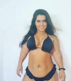 Karina Lemos ( Anãnzinha mais Sexy do Brasil) .