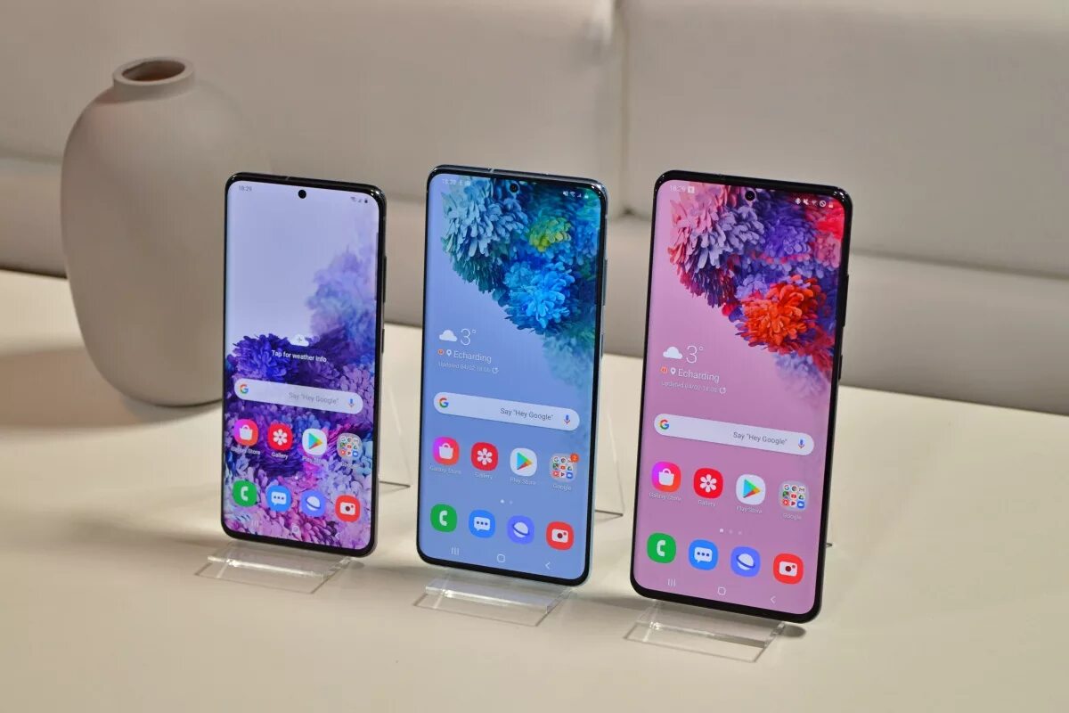 Смартфоны 2022. Itel a48. Лучшие недорогие смартфоны 2020. Топ смартфон 2020 года. Самсунг флагман 3 камеры.