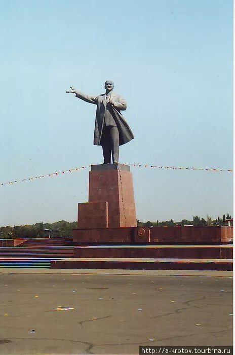 Площадь ош. Ош ленина. Памятник ленину в городе ош киргизия. Ош шаары ленин памятник. Ош ленина.