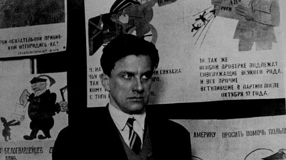 Стихи маяковского о революции. Маяковский революция иллюстрации. Революционные плакаты маяковского. Маяковский поэт революции. Тема революции в творчестве маяковского.