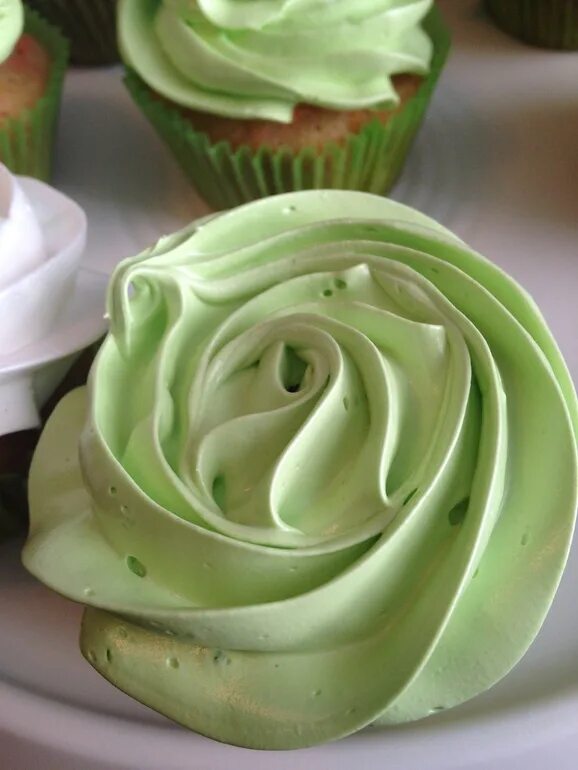 торт с заварным кремом. белкова заварной крем. белковый заварной крем. белкова заварной крем. белково взбивной крем.