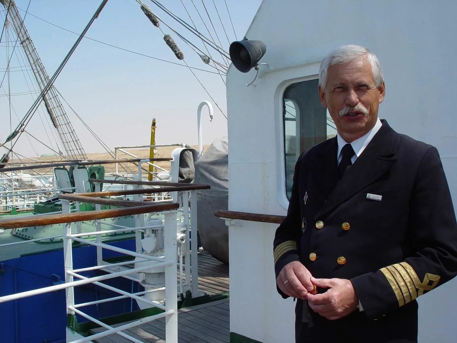 Ship captain. Кейт МАККЬЮ Капитан.