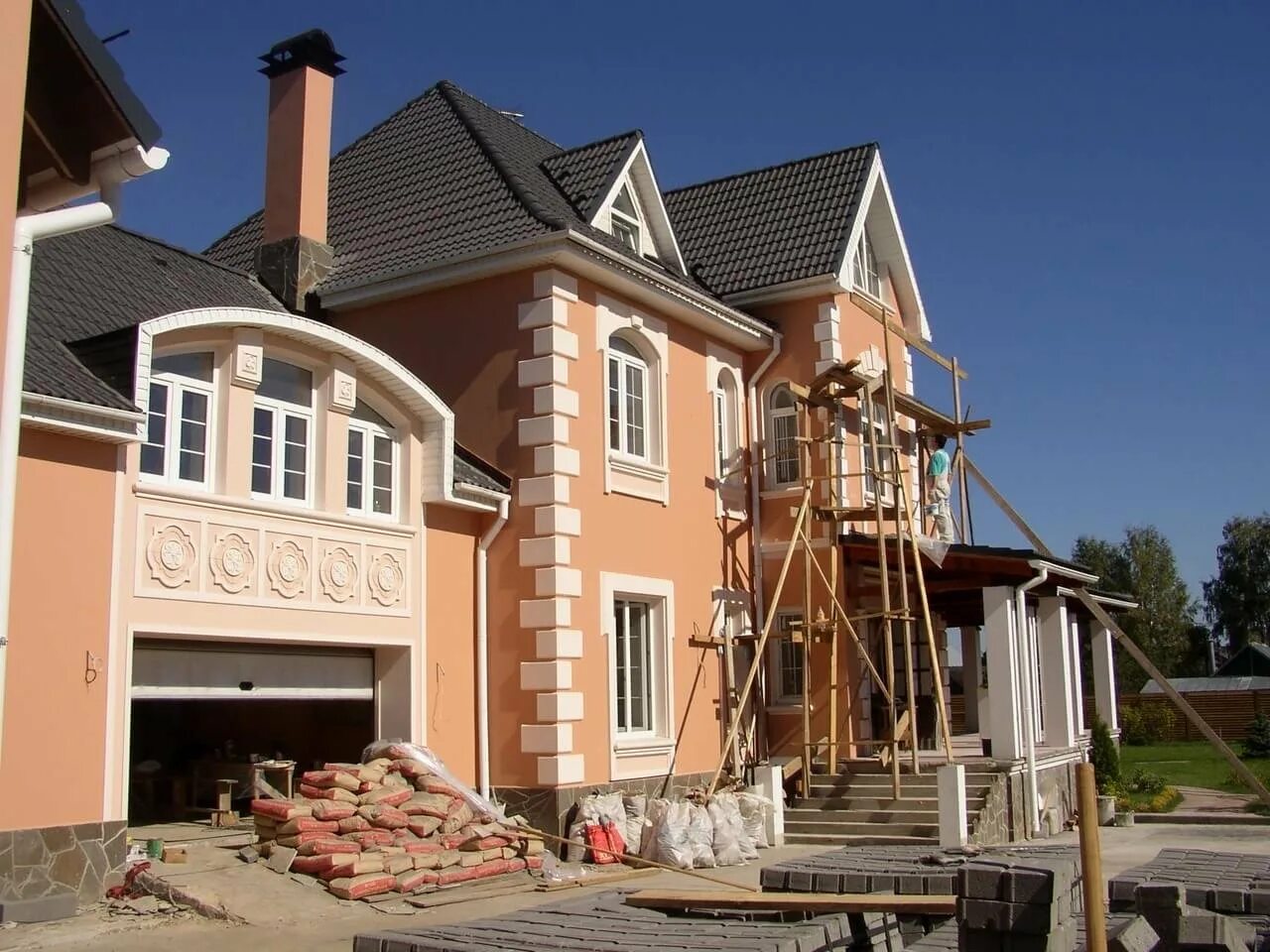 тиравитин. стройка фасад. реконструкция фасада загородного дома. фасадные ключ. мокрый фасад.