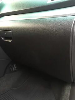Царапина на пластике автомобиля снаружи